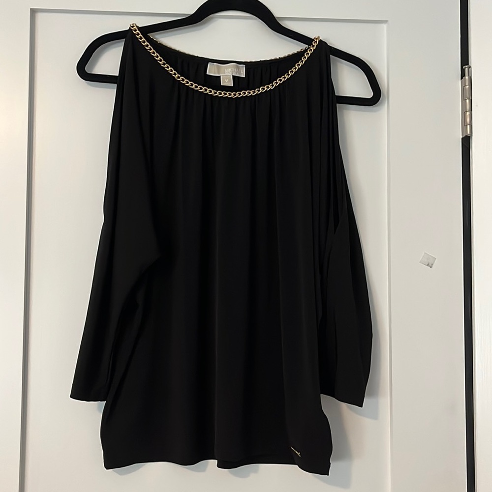 Michael Kors black long sleeve cold shoulder top w/gold chain around neck Med.